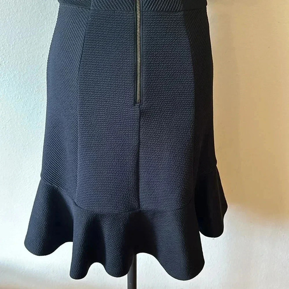 HD in Paris sz 2 little black dress, cap sleeves, back zip with ruffle bottom - Picture 6 of 9